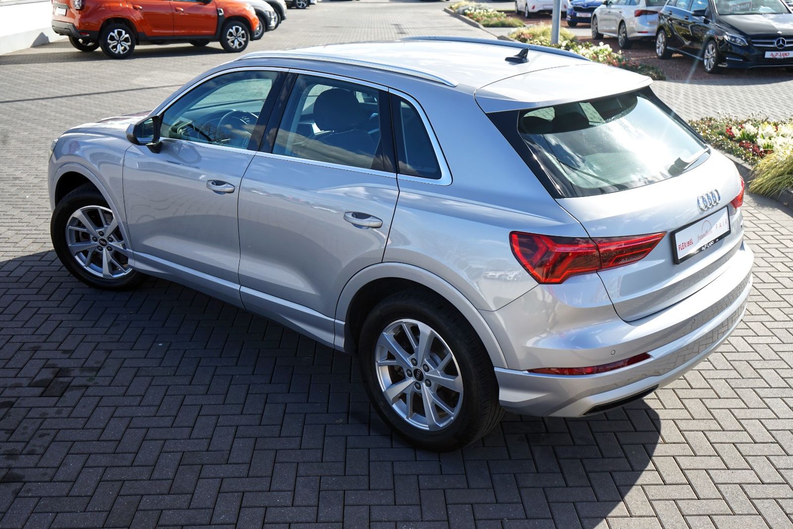 Audi Q3 40 TFSI qu. advanced - Samsaru's Car Outlet