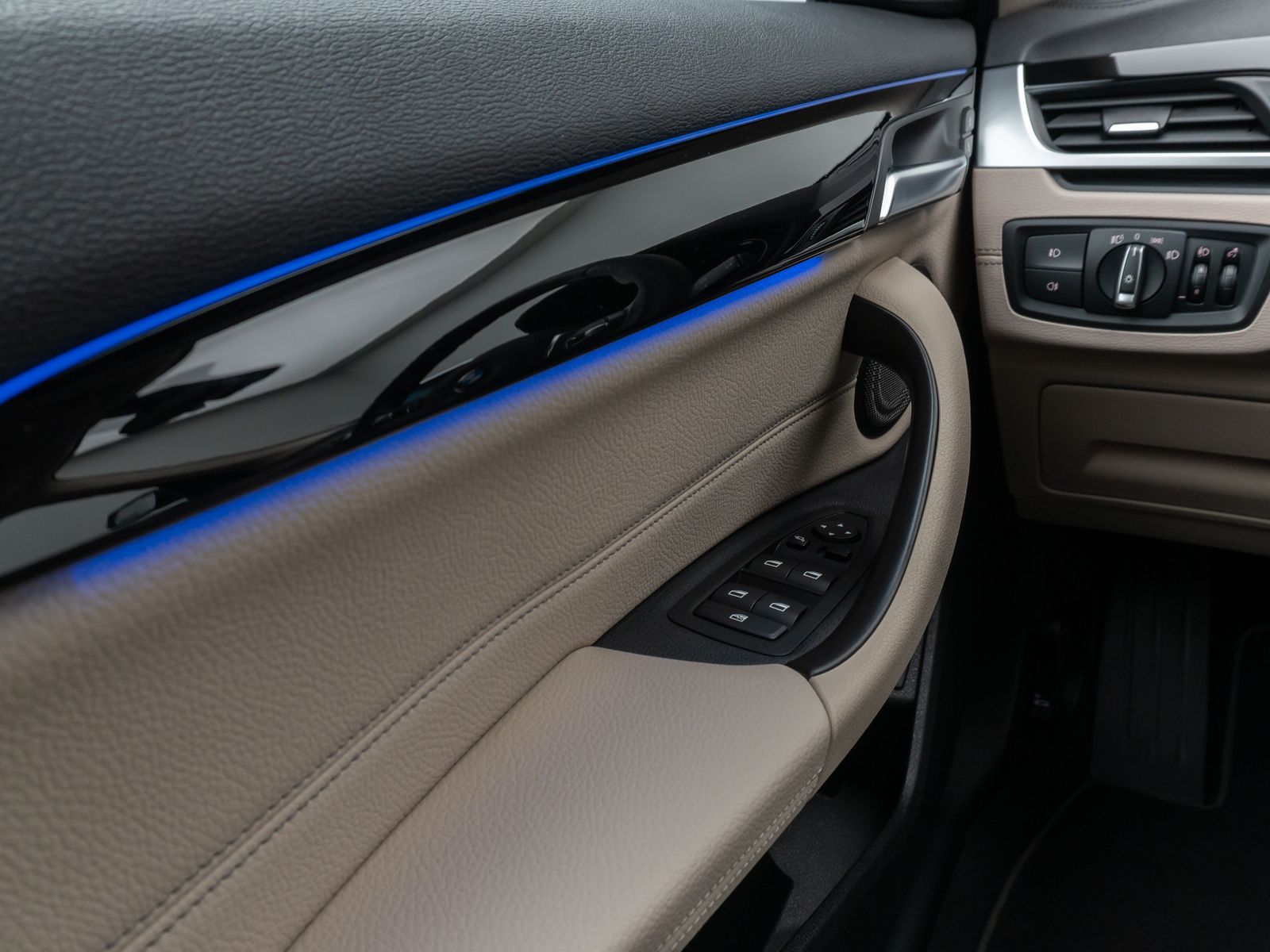 BMW X1 xD25d xLine - Samsaru's Car Outlet