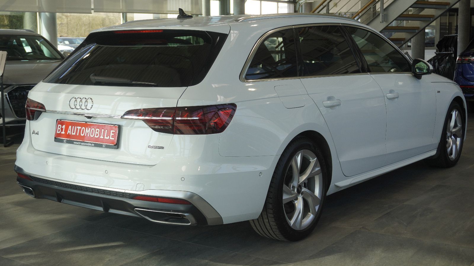 Audi A4 Avant 40 TFSI quatt S line - Samsaru's Car Outlet