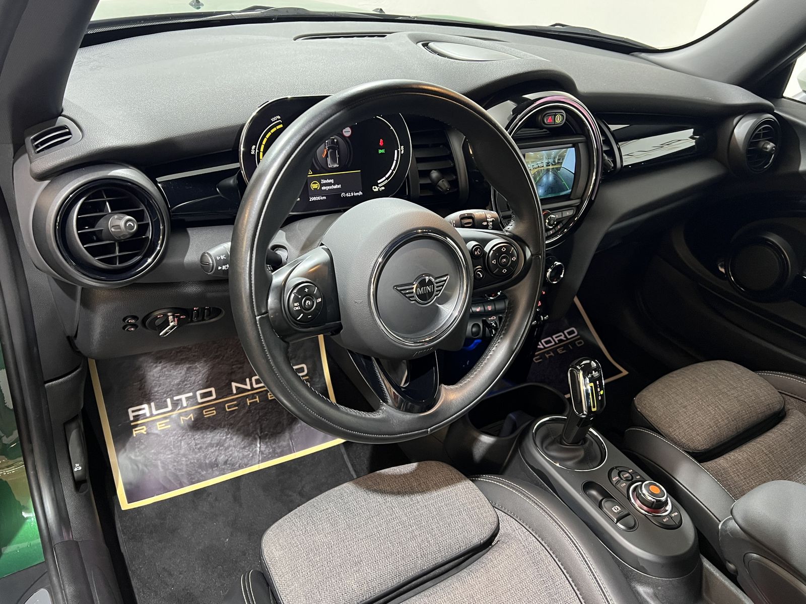 MINI Cooper SE Trim - Samsaru's Car Outlet