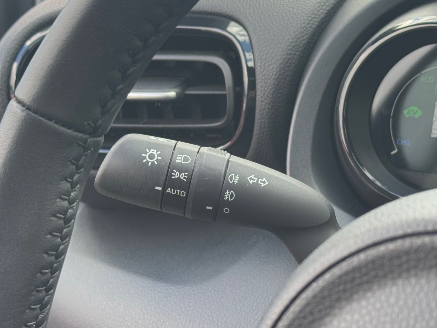 Toyota Yaris Hybrid 1.5 Style *HUD*Teilleder*SHZ*CAM*PD
