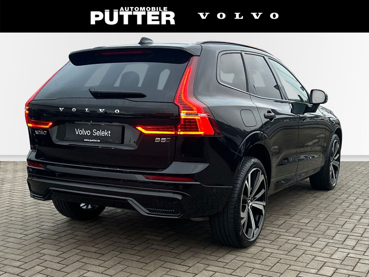 Volvo XC60 B5 Benzin AWD Ultra Dark 21'' AHK Luft 360