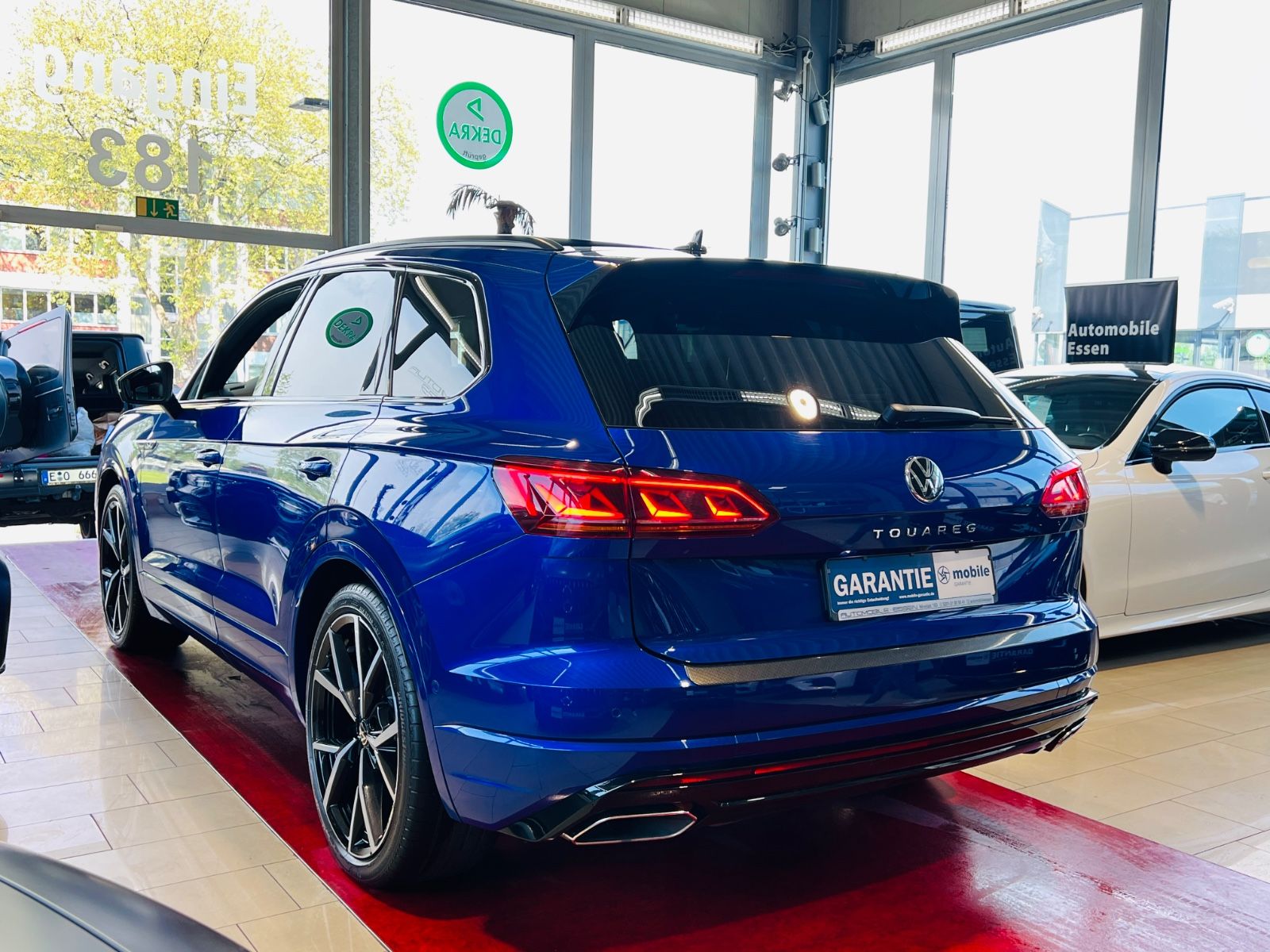 Volkswagen Touareg R-Line 4Motion - Samsaru's Car Outlet