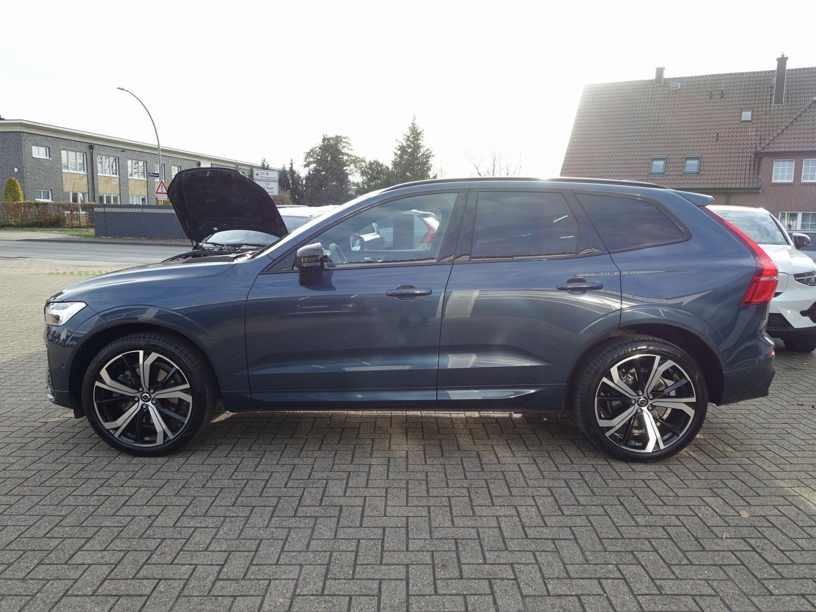 Volvo XC60 B4 Diesel Plus Dark AWD/Pano/AHK/360°/H&K