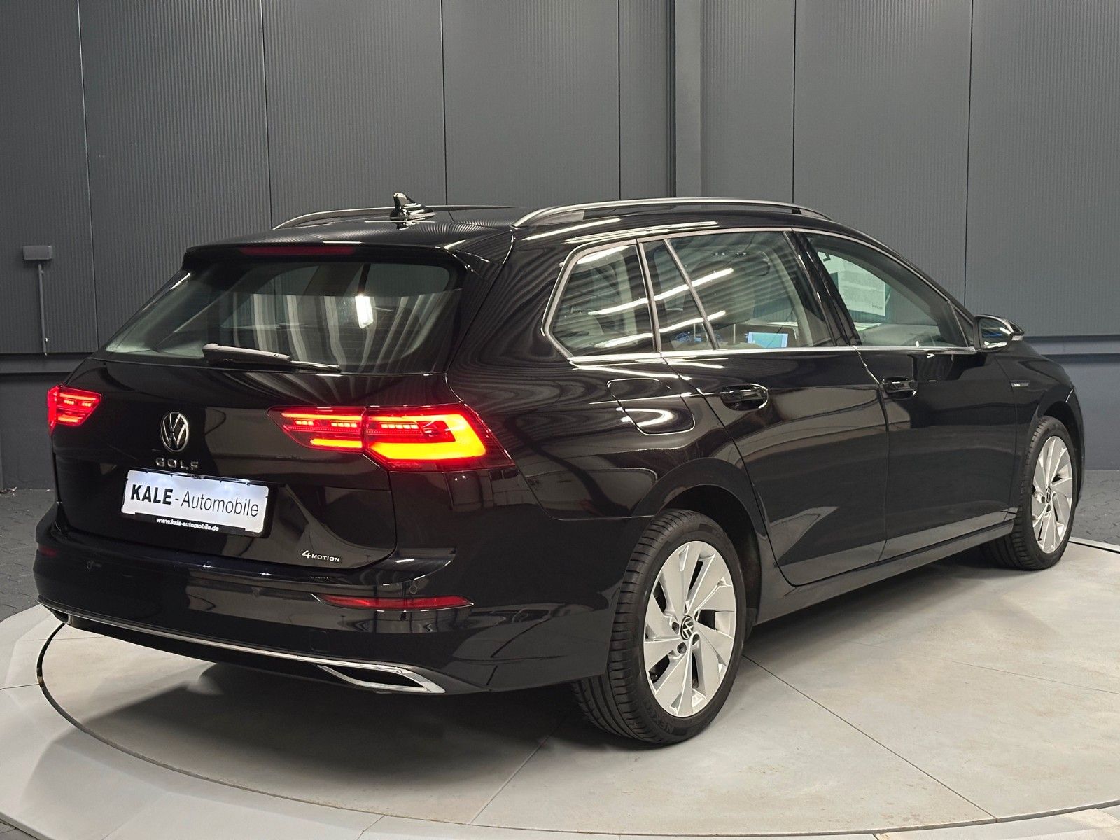 Volkswagen Golf VIII Variant Style 4Motion*Standhzg*AHK*KAM
