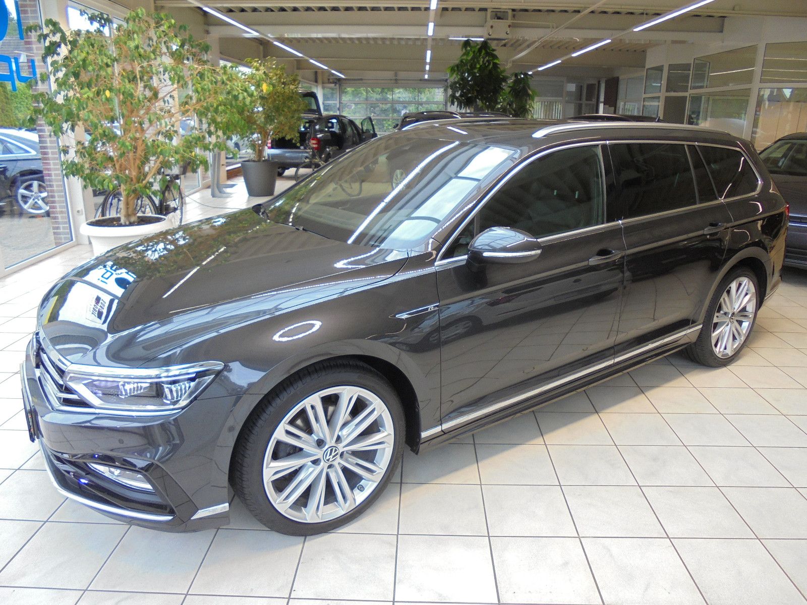 Volkswagen Passat Var Elegance/DSG/RLineEx/Pano/NaviPro/AHK