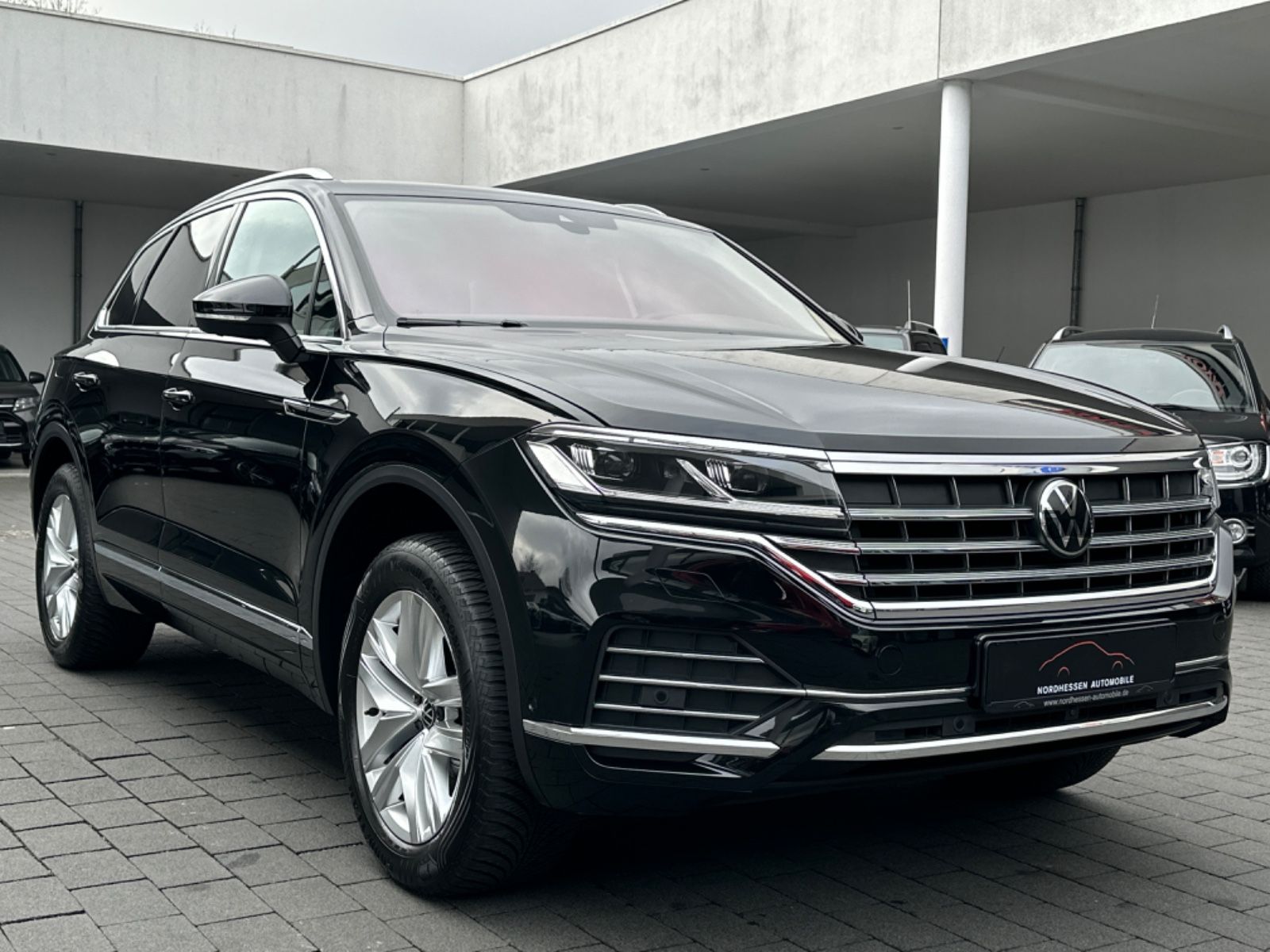 Volkswagen Touareg 3.0 TDI 4M Elegance - Samsaru's Car Outlet