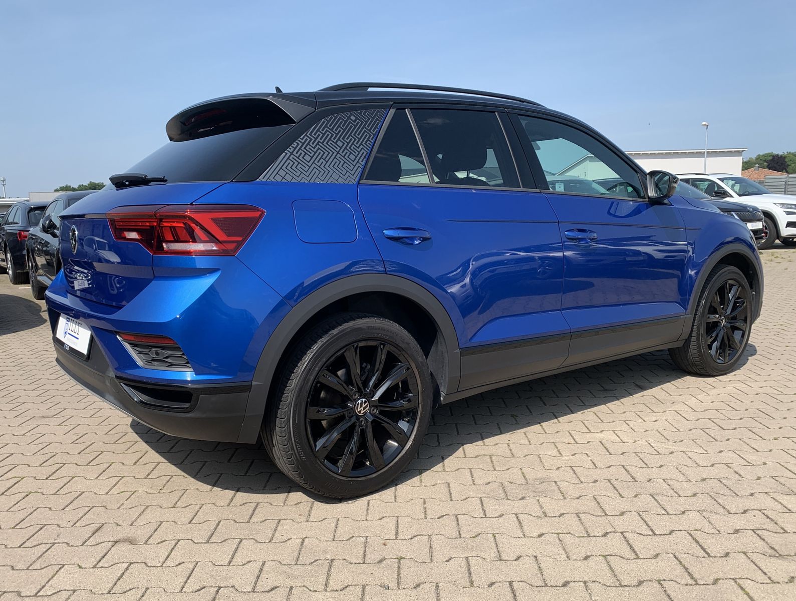 Volkswagen T-Roc 1.5 TSI Sport - Samsaru's Car Outlet