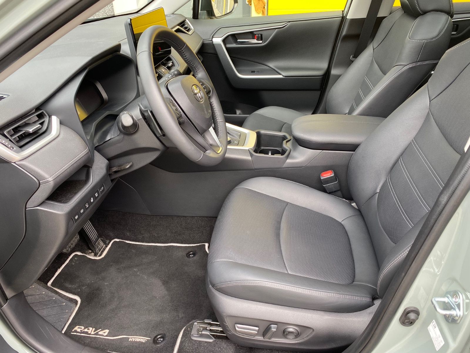 Toyota RAV 4 2.5 Executive Hybrid 4WD - Samsaru's Car Outlet