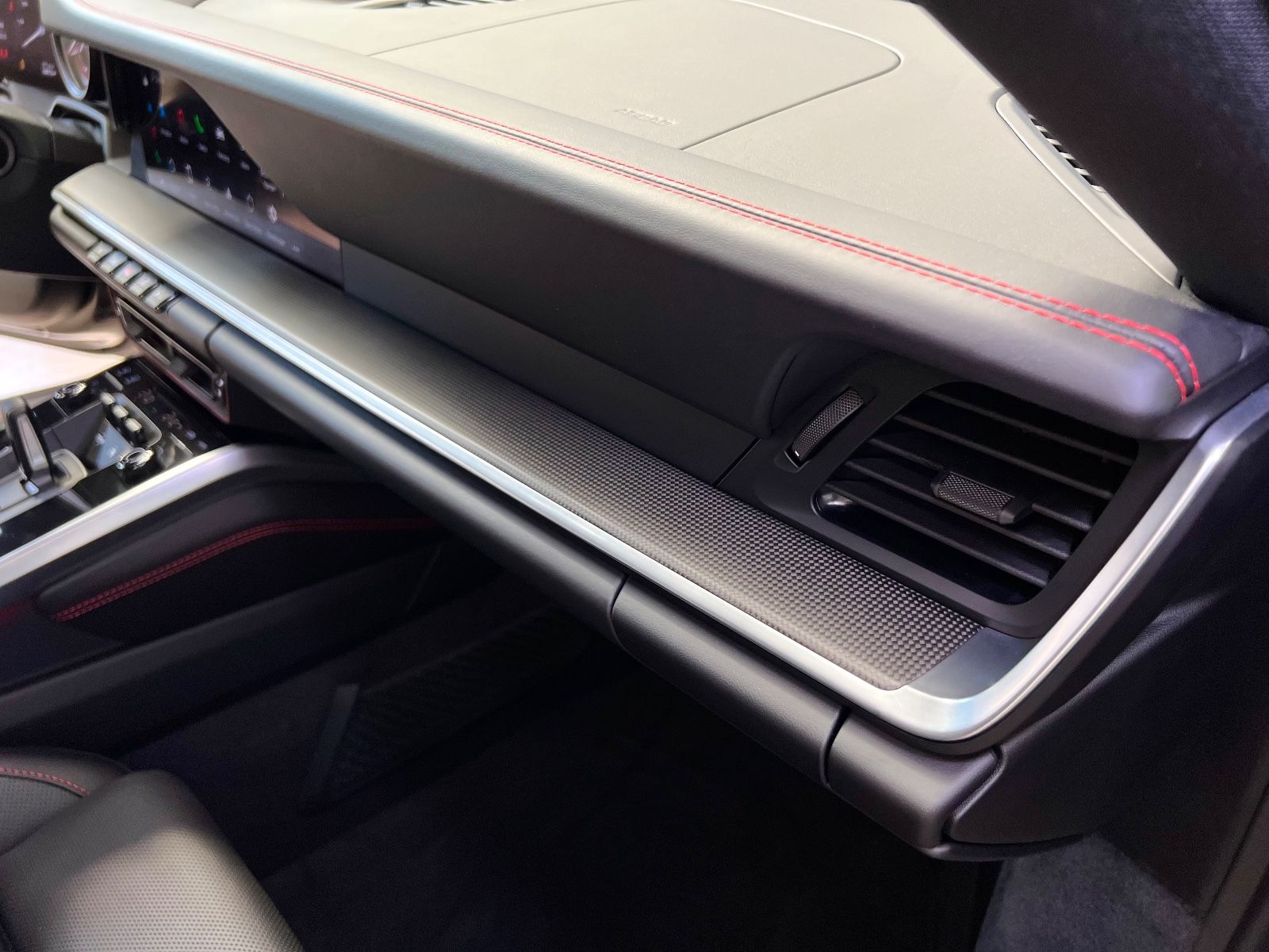 Porsche 992 Carrera S - Samsaru's Car Outlet
