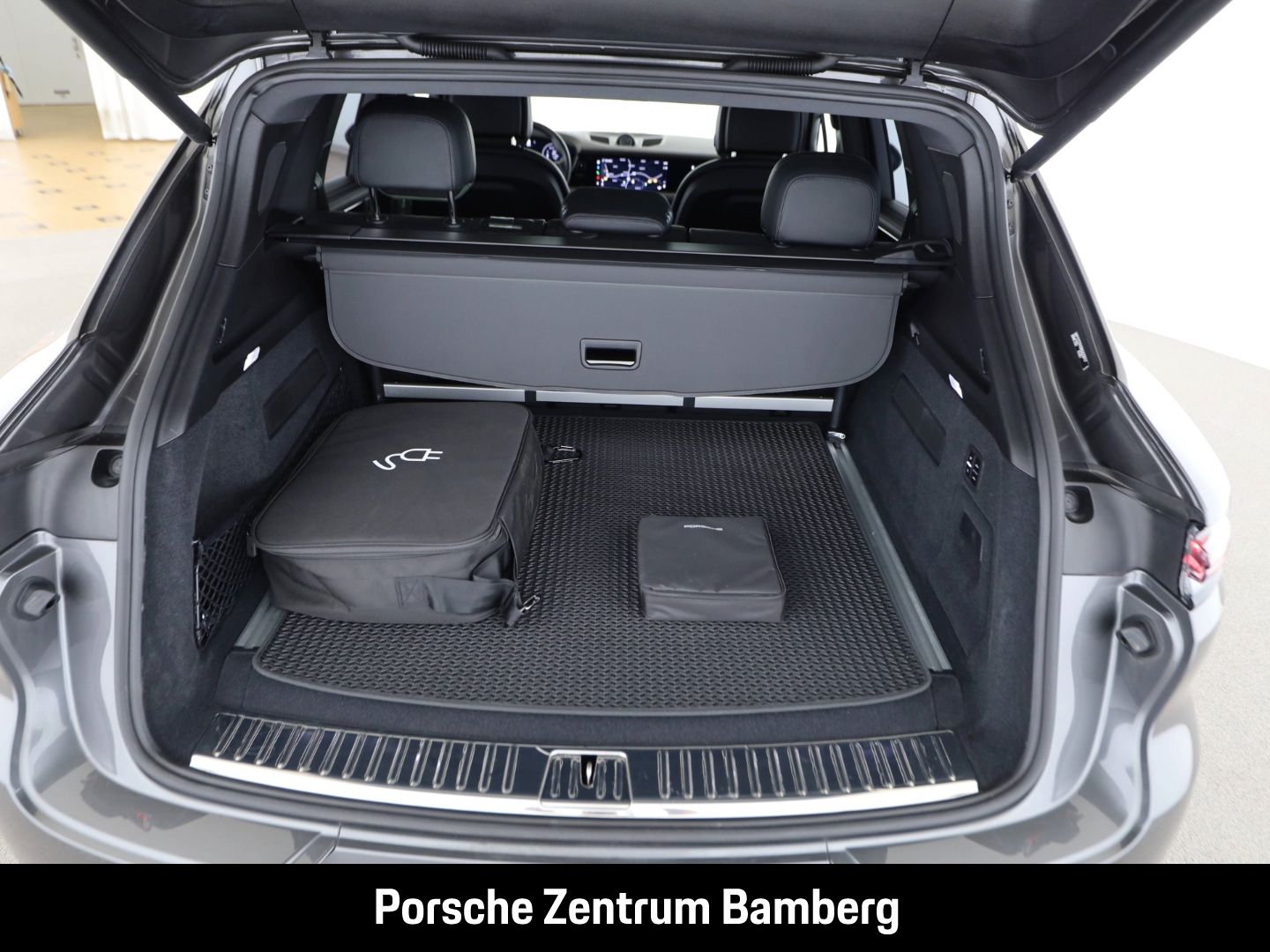 Porsche Cayenne E-Hybrid/ PDCC/ InnoDrive/ HUD/ Massage