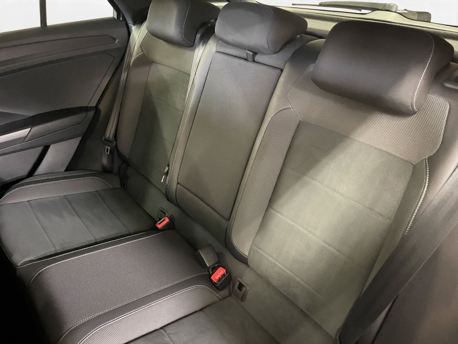 Volkswagen T-Roc 1.5 TSI Style - Samsaru's Car Outlet