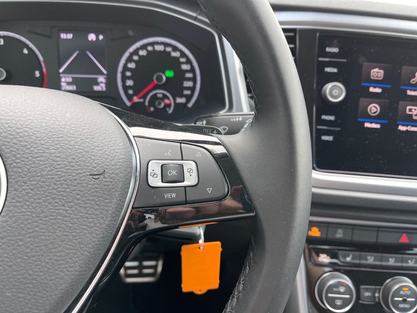 Volkswagen T-Roc Active 2.0 TDI DSG - Samsaru's Car Outlet