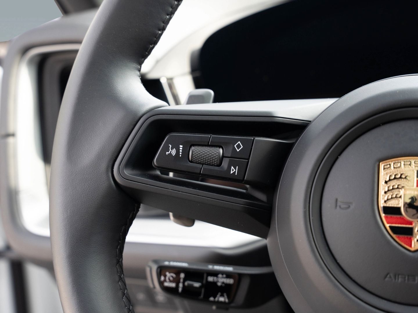 Porsche Cayenne E-Hybrid Coupe InnoDrive Surround View