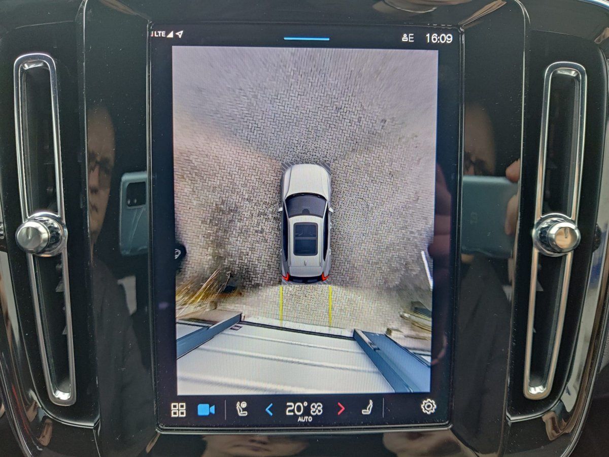 Volvo XC40 B3 Core, 360°-Kamera, Winterräder, LED