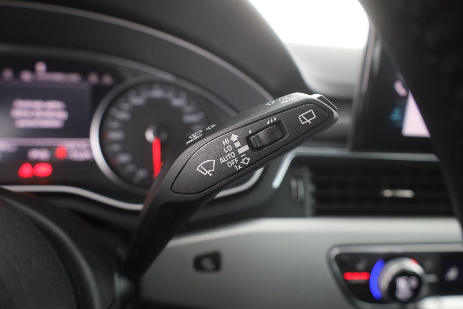 Audi A4 Avant 35 TFSI advanced - Samsaru's Car Outlet