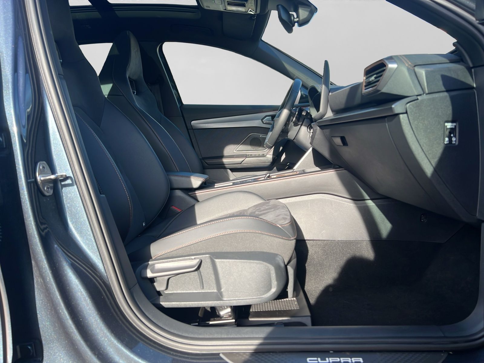 Cupra Formentor VZ 2.0 TSI LM19 PANO AHK SENNHEISER 36