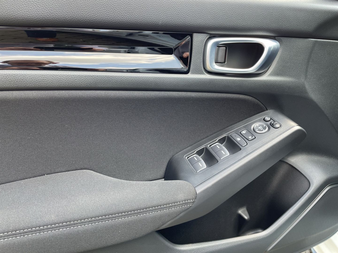 Honda Civic 2.0 e HEV Elegance *MIT WENIG KM!*