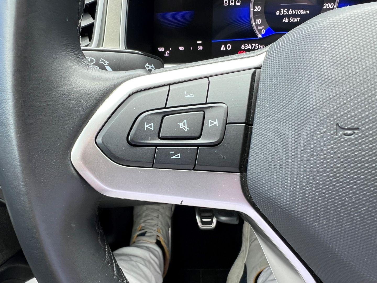 Volkswagen T-Roc 1.0TSI Move - Samsaru's Car Outlet