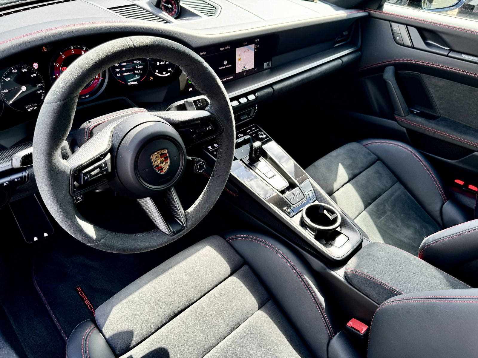 Porsche 992 CARRERA 4 GTS-CARBON-BOSE-LIFTS-1HD-360°-20´