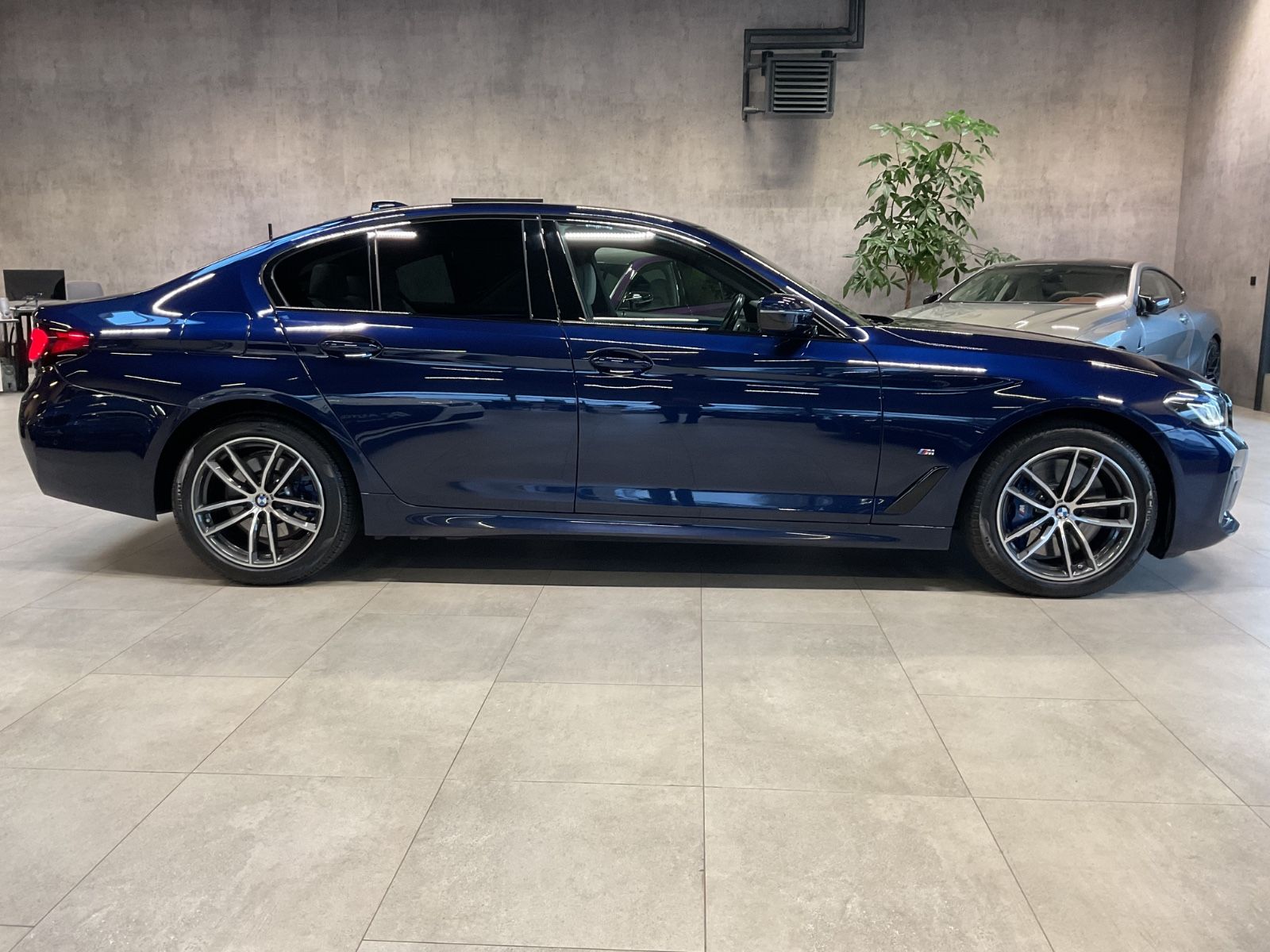 BMW 545e xDr. M Paket Exclusivleder HuD Laserl.