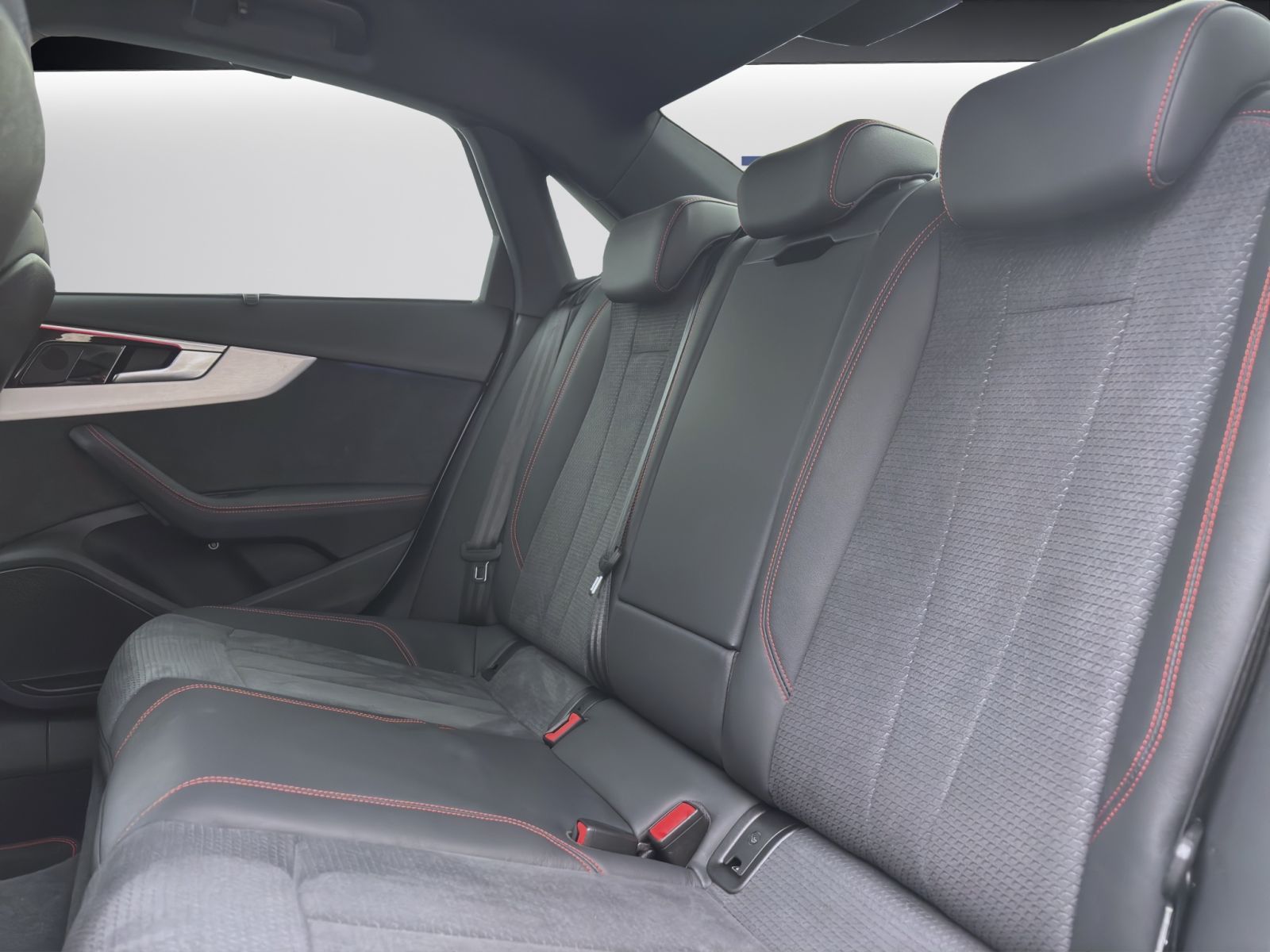 Audi A4 40 TDI Q S LINE STDHZG AHK NAVI HuD
