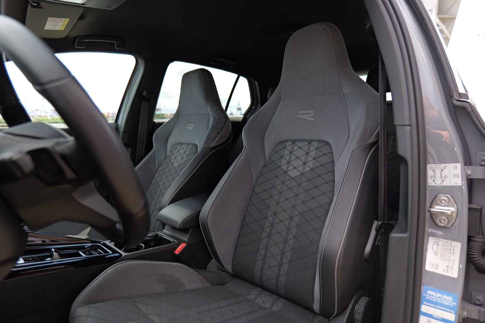 Volkswagen Golf VIII R-Line eTSI - Samsaru's Car Outlet