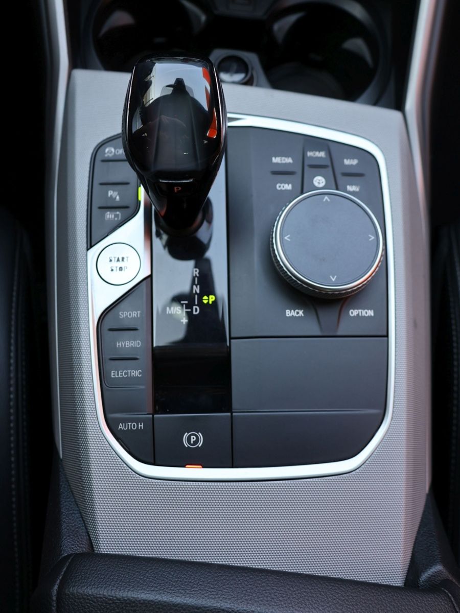 BMW 330 e Touring Advantage - Samsaru's Car Outlet