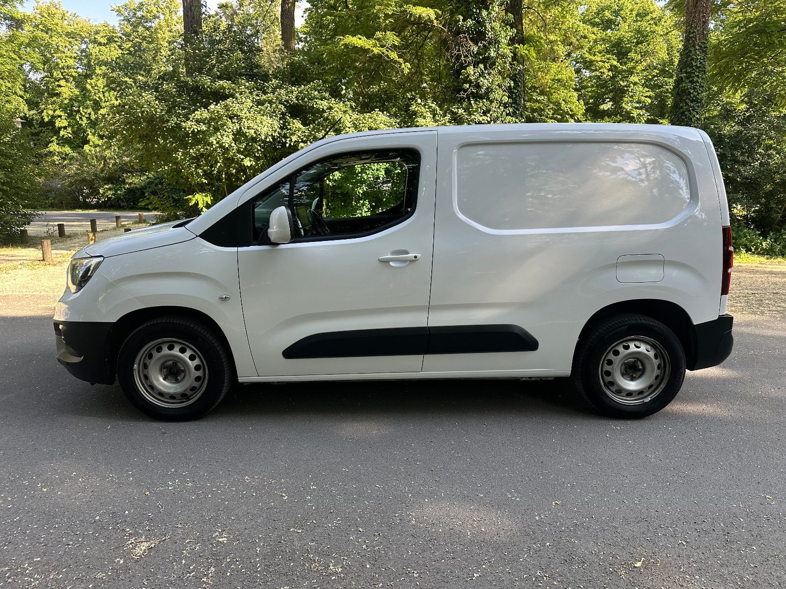 Opel Combo E Cargo Edition - Samsaru's Car Outlet