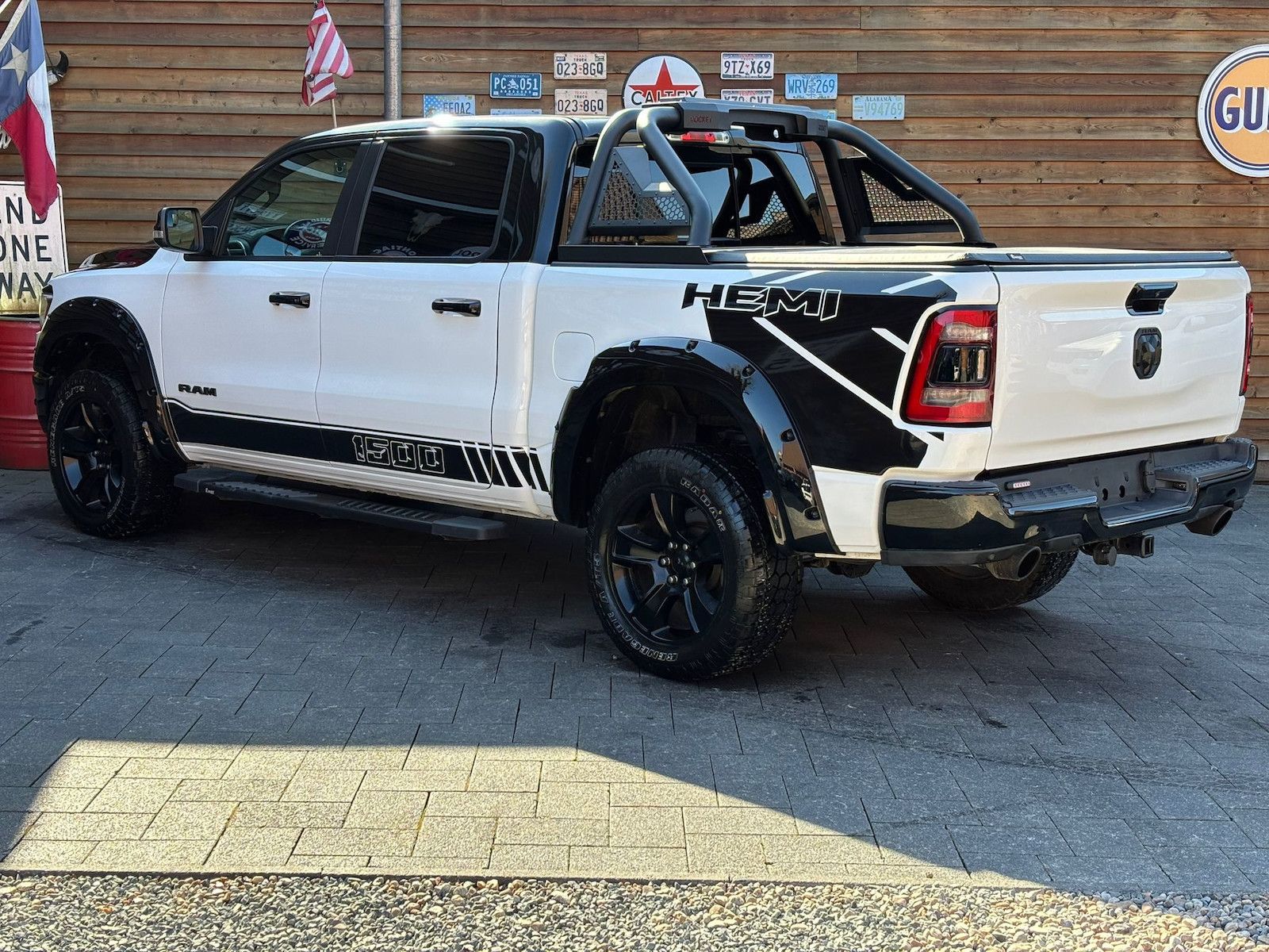 Dodge RAM 1500 Laramie 5.7L 12Zoll Display 4x4 LPG AHK