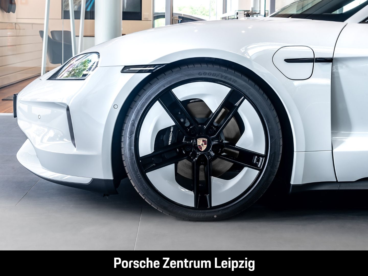 Porsche Taycan 4 SportDesign HD-Matrix ACC Pepita 21Zoll