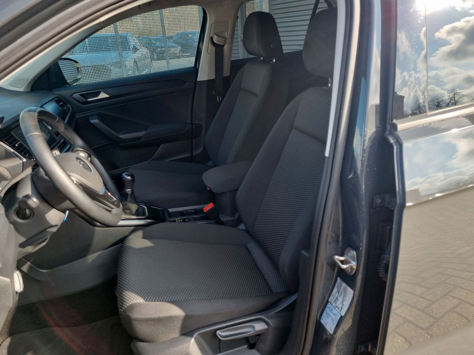 Volkswagen T-Roc 1.0 TSI - Samsaru's Car Outlet