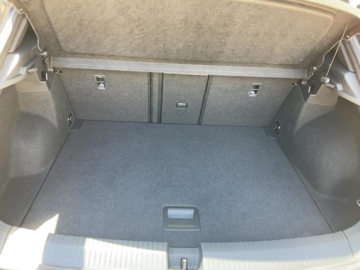 Volkswagen T-Roc 1.5 TSI DSG R-LINE - Samsaru's Car Outlet
