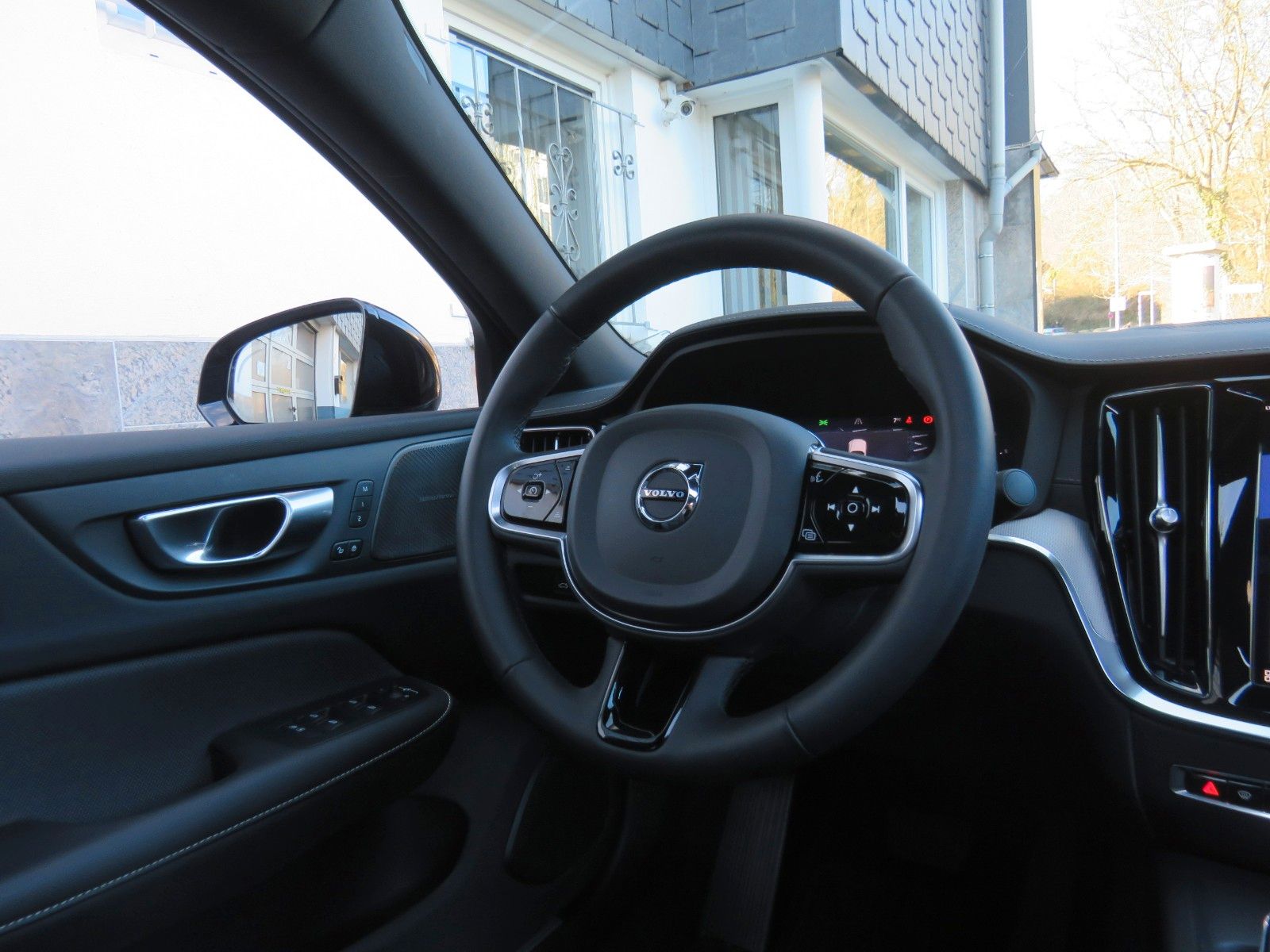 Volvo S60 Ultimate Dark AWD // Pano, Pilot, 360°