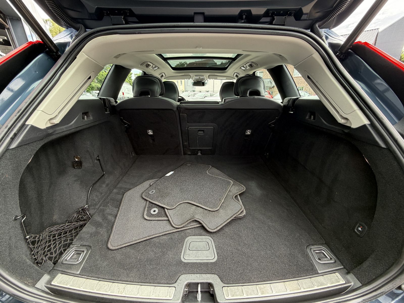 Volvo XC60 B5 D AWD Ultimate Dark ACC / PANO / RFK