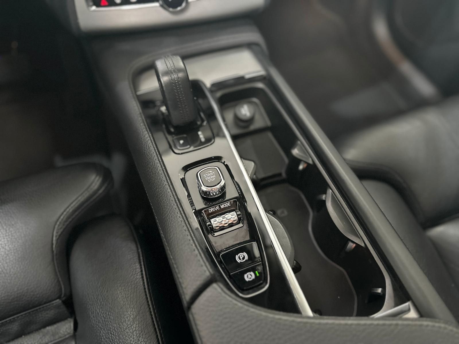 Volvo XC90 T8 Plug-In Hybrid - Samsaru's Car Outlet