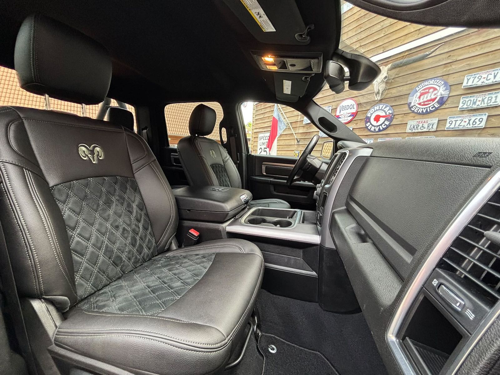 Dodge RAM 1500 5,7L Warlock 4x4 LEDER AHK LED
