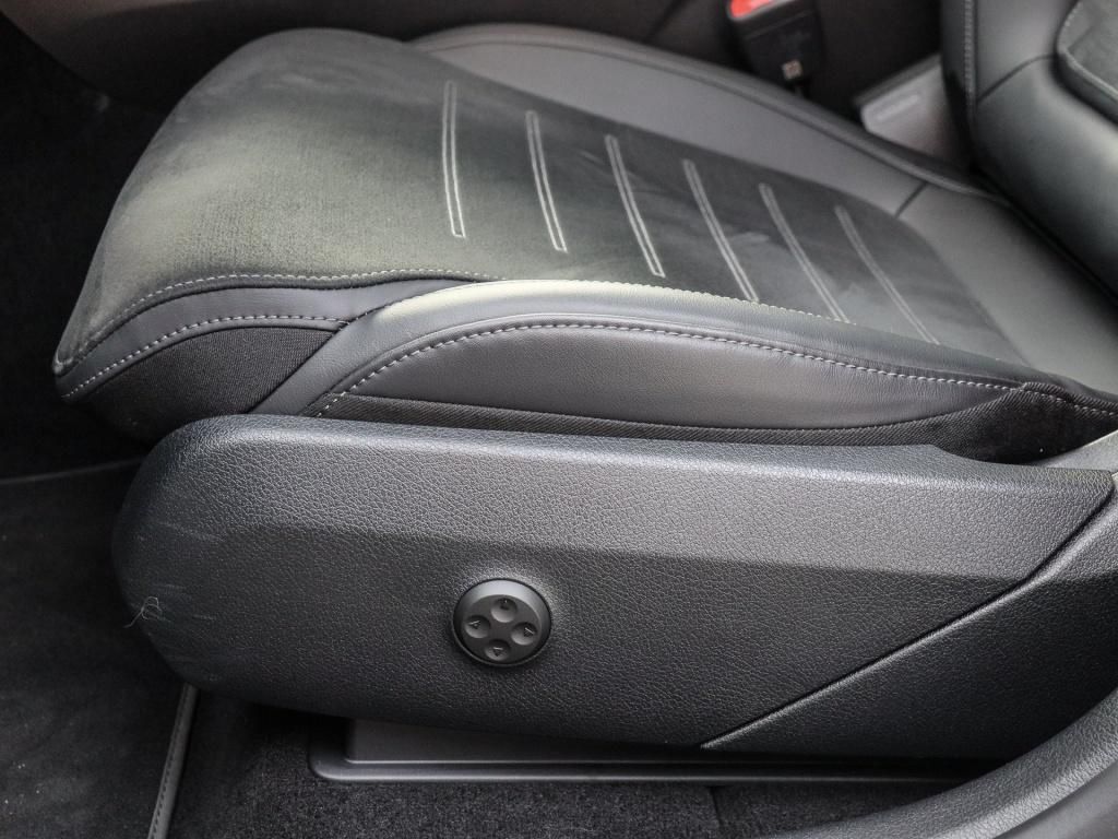 Mercedes-Benz GLC 300 e 4M AMG-Sport/Pano/AHK/Distr/360/Memory