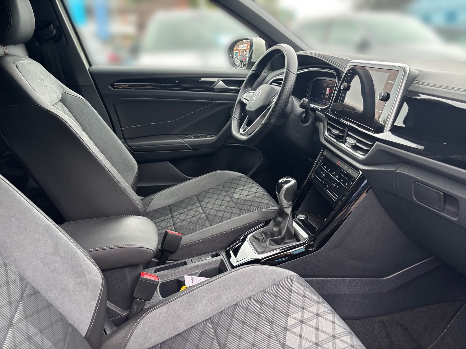 Volkswagen T-Roc 1.5 TSI R-LINE - Samsaru's Car Outlet