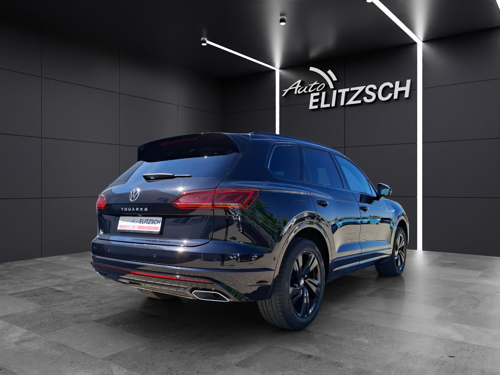Volkswagen Touareg TDI R-Line 4M - Samsaru's Car Outlet
