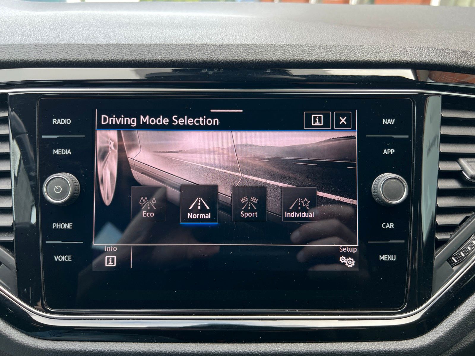 Volkswagen T-Roc 1.5TSi DSG Black - Samsaru's Car Outlet