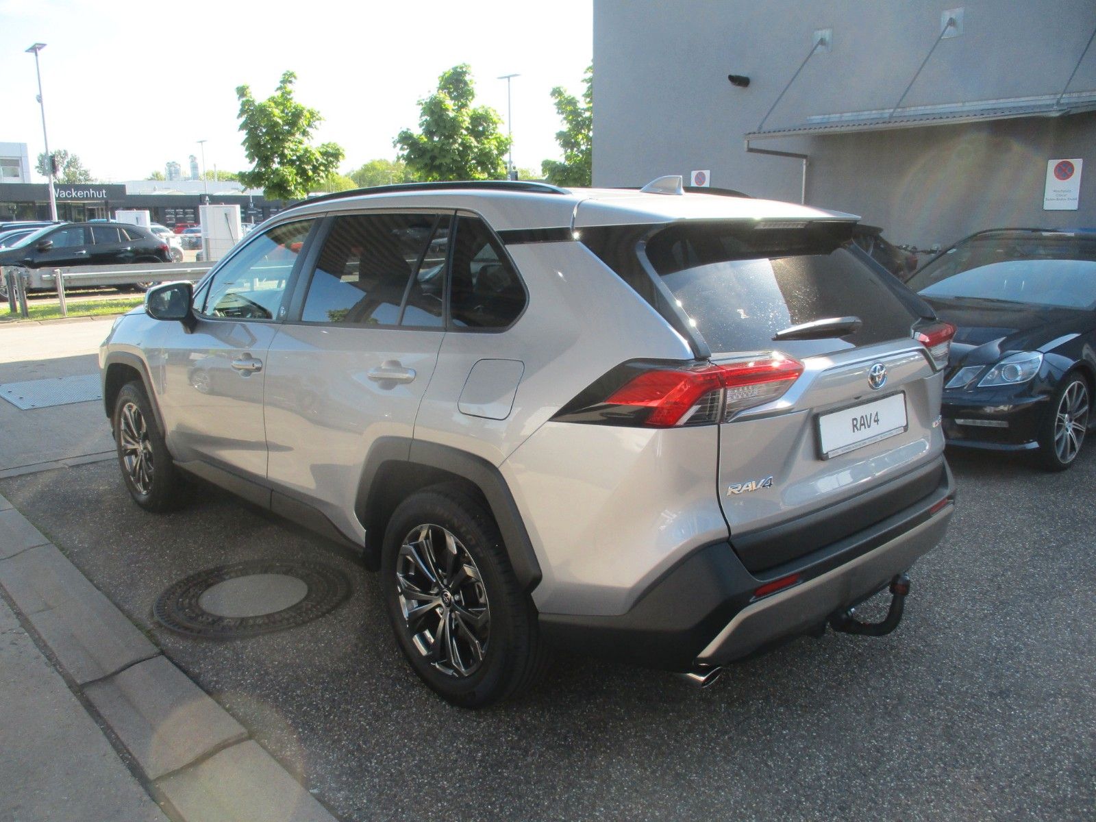 Toyota RAV4 Hybrid 4x4 Team - Samsaru's Car Outlet