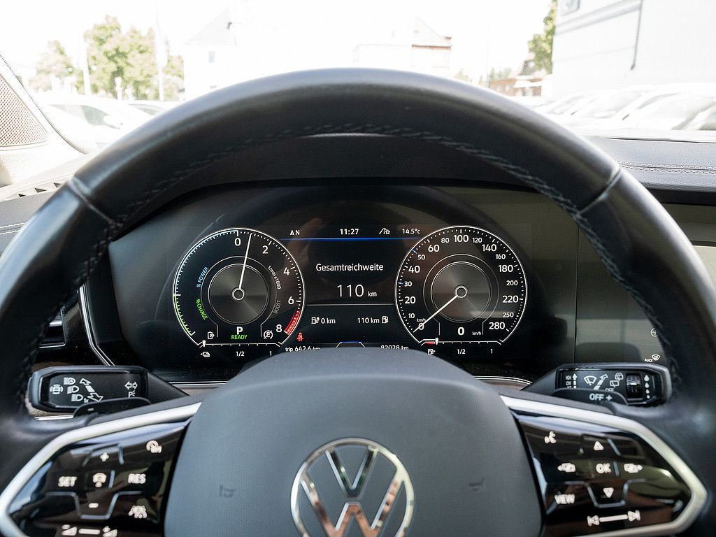 Volkswagen Touareg 3.0 V6 TSI eHybrid Atmosphere 4M - Samsaru's Car Outlet