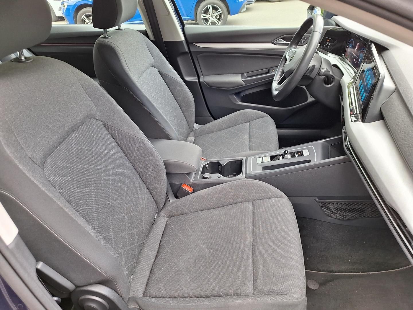 Volkswagen Golf Life 2.0 TDI DSG - Samsaru's Car Outlet
