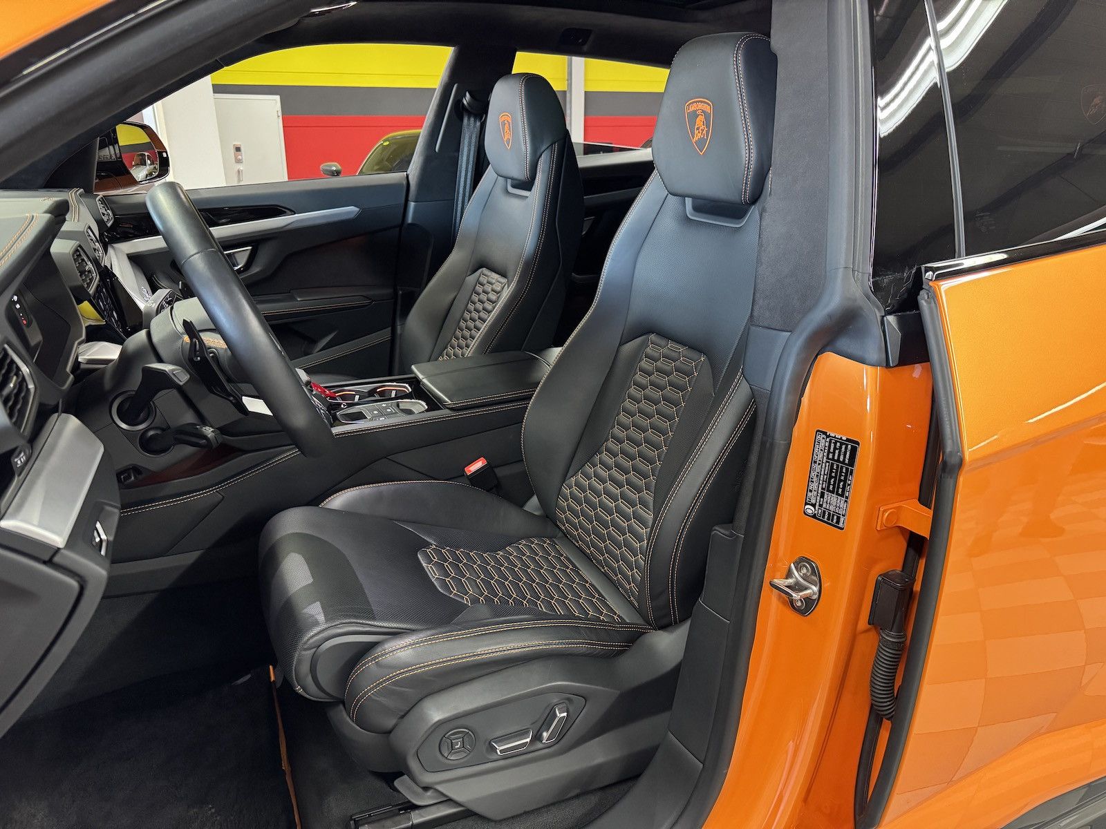 Lamborghini Urus Dt.Auto - Samsaru's Car Outlet