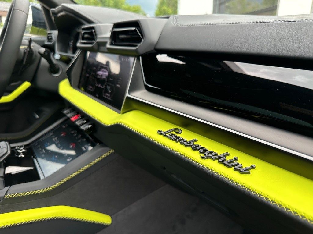 Lamborghini Urus - Samsaru's Car Outlet