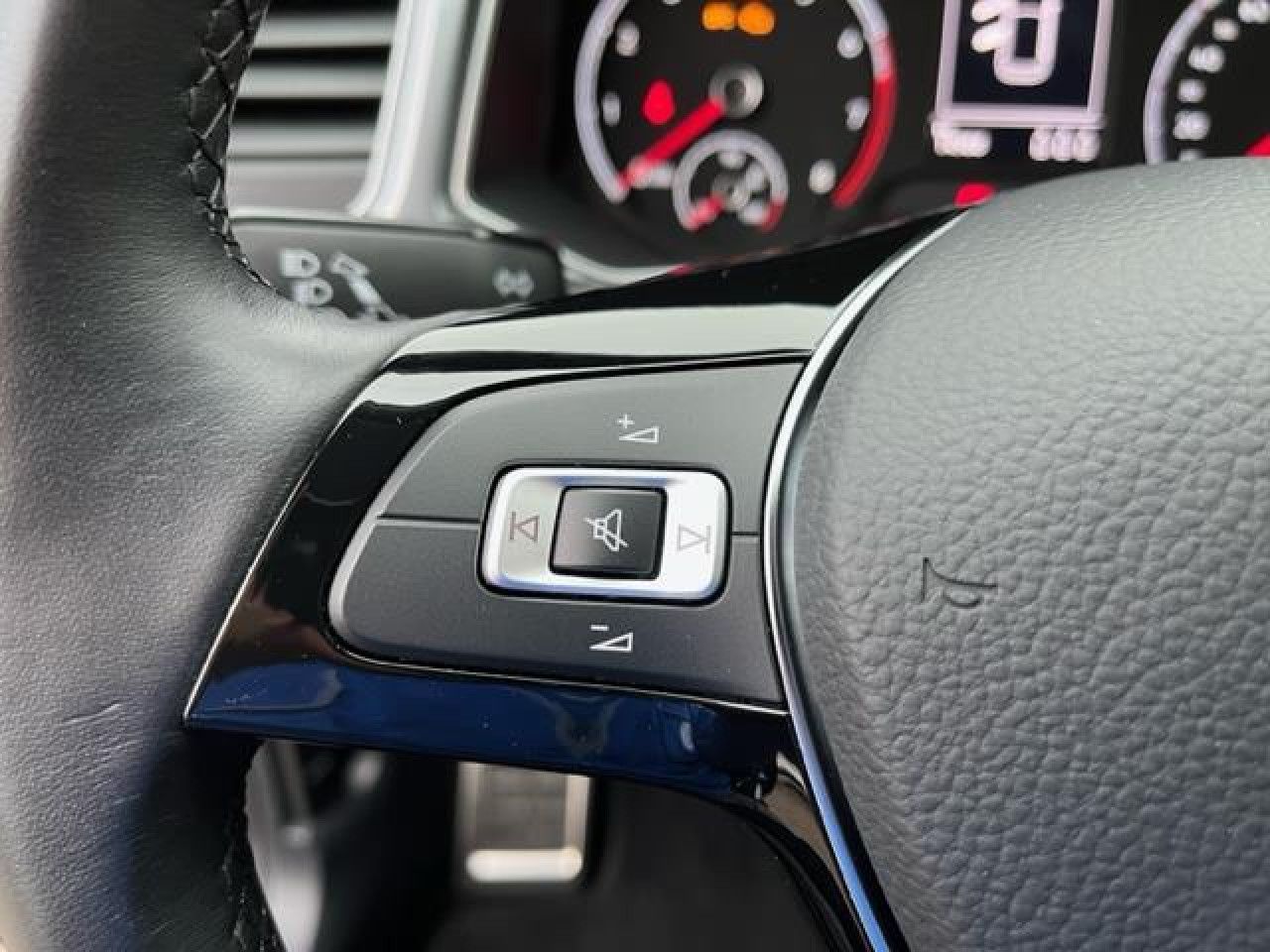Volkswagen T-Roc Active 1.5 TSI - Samsaru's Car Outlet