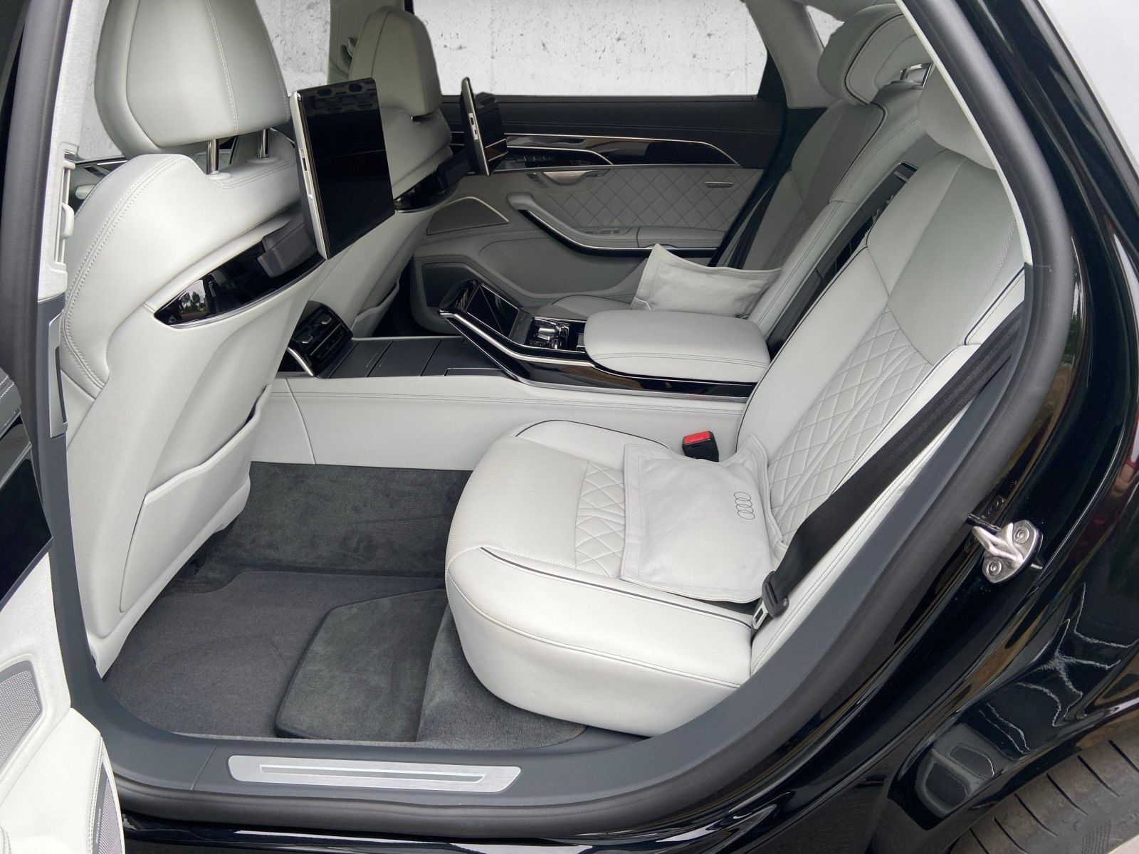 Audi A8 L 50 TDI quattro - Samsaru's Car Outlet