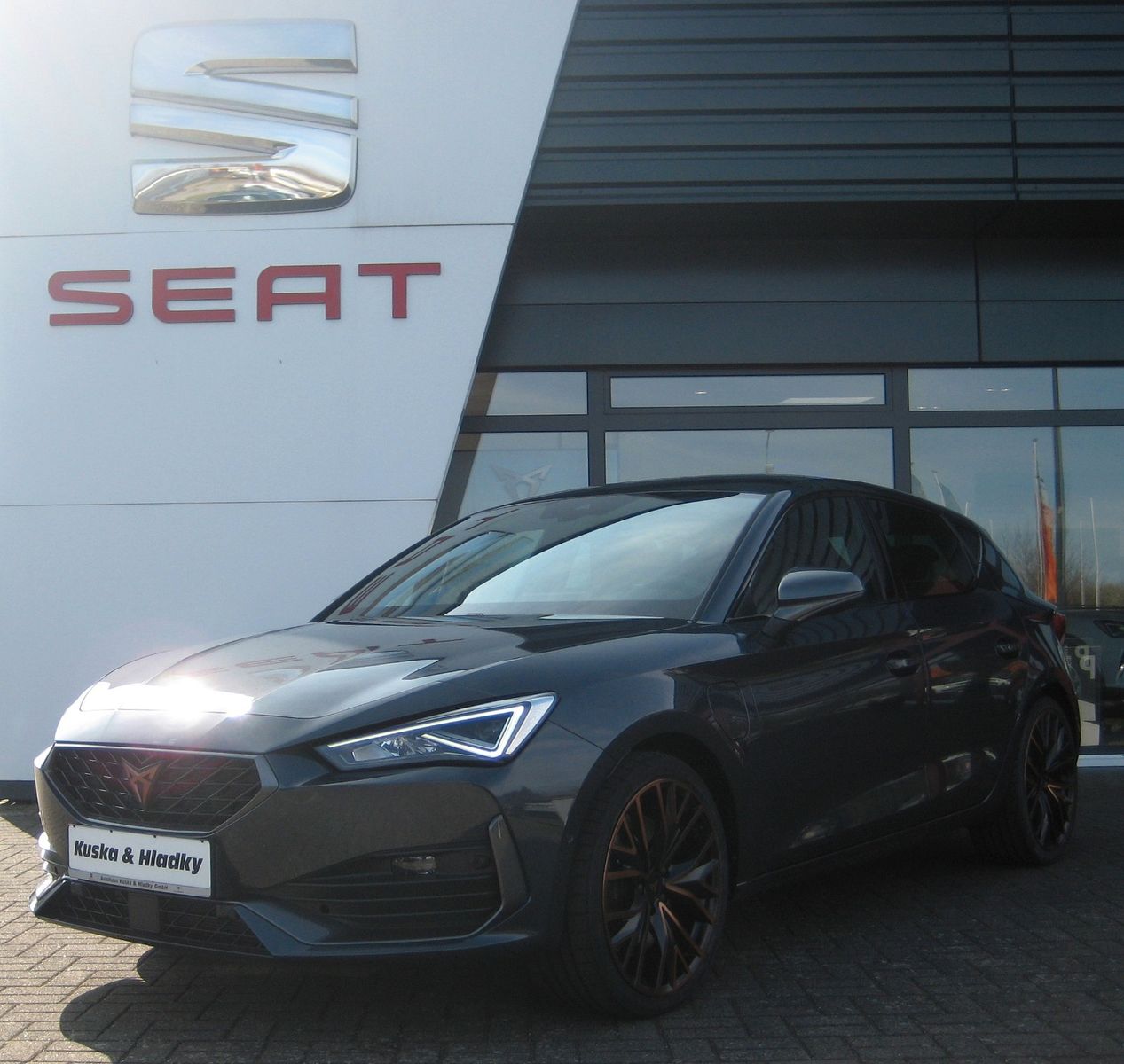 Cupra Leon 1.4 e-HYBRID 180kW VZ DSG - Samsaru's Car Outlet