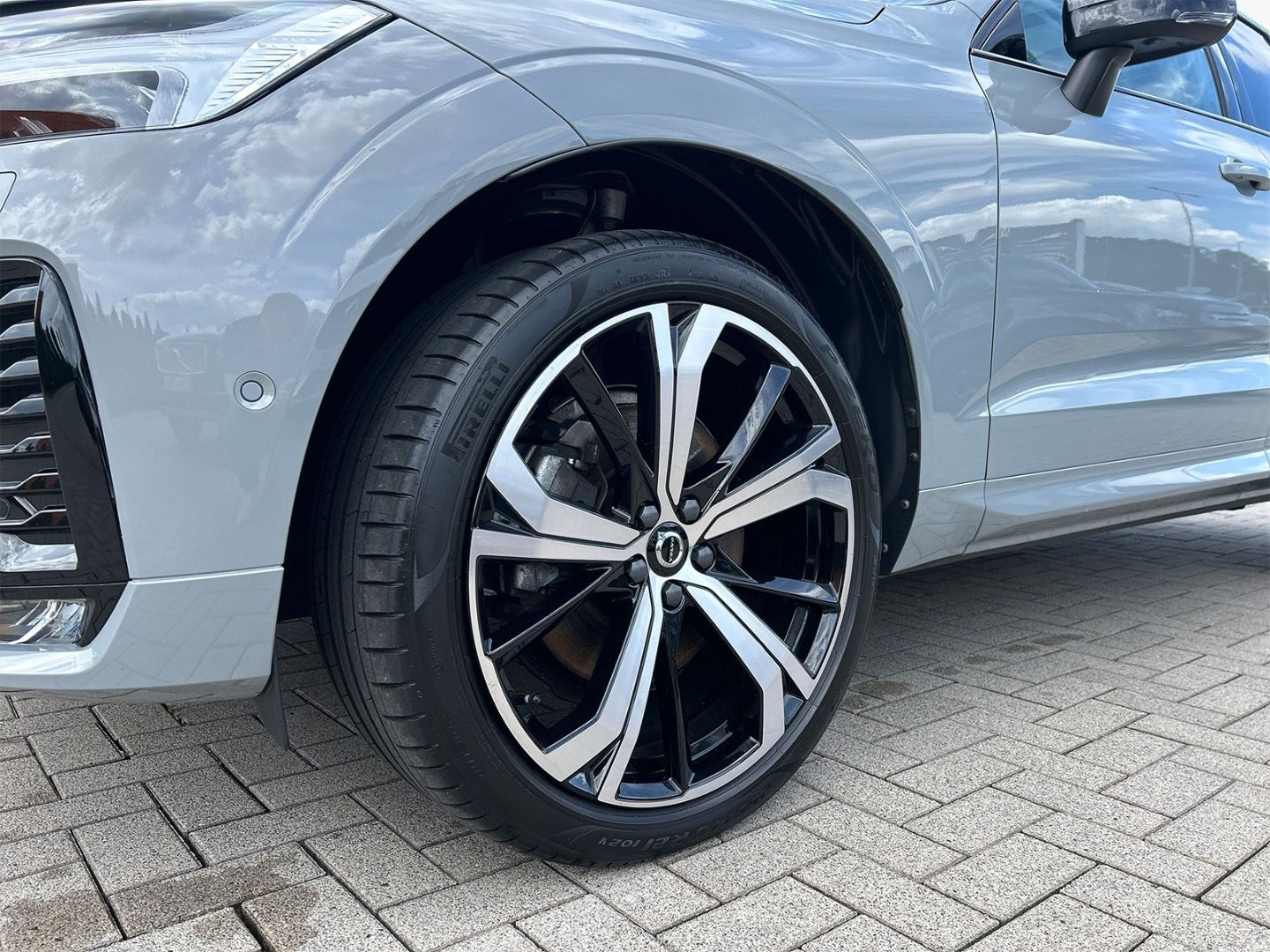 Volvo XC60 B4 Diesel AWD Ultimate Dark 21'' ACC AHK Lu